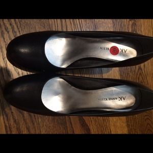 Ann Klein black pumps 8.5