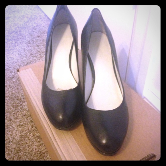 Nine West size 8M black pumps