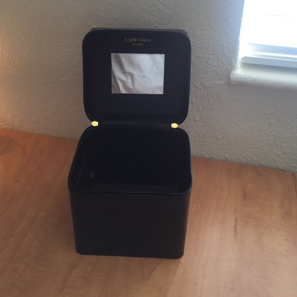 Hard shell makeup case