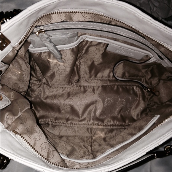 🚫🎉SOLD🎀NWT! Michael Kors" Vanilla Leather Tote! - Picture 4 of 4