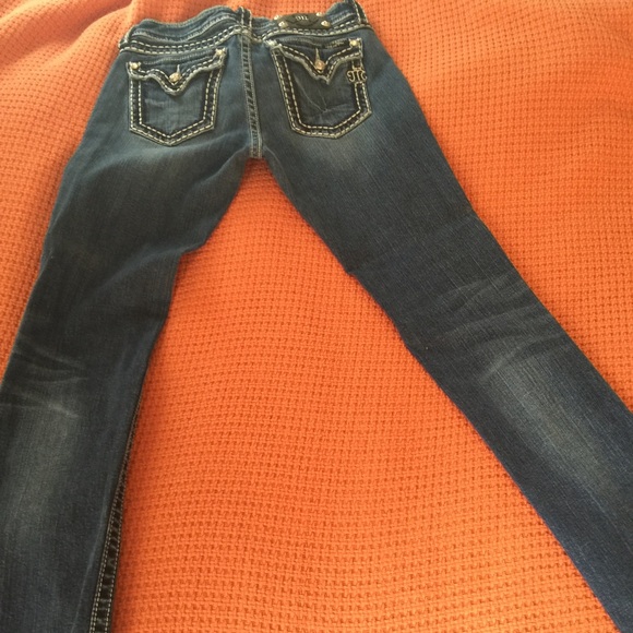 Women Miss Me jeans.