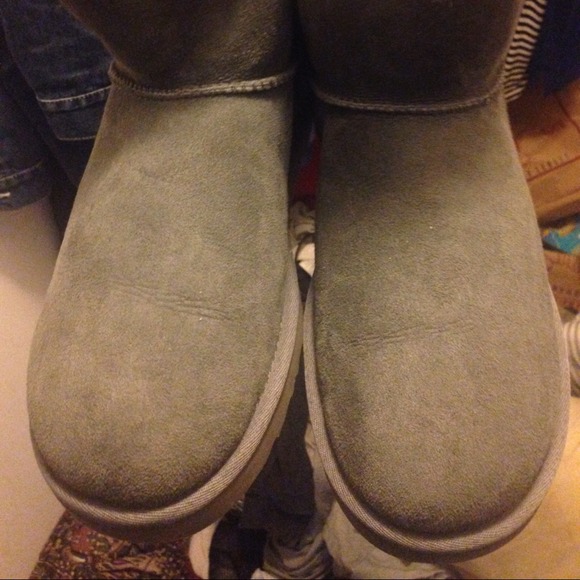authentic women's uggs size 9 worn twice!!