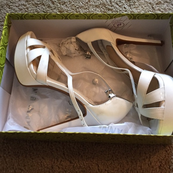 Gianna Bini White Heels Size 8