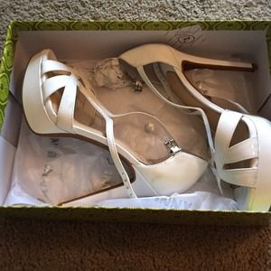 Gianna Bini White Heels Size 8