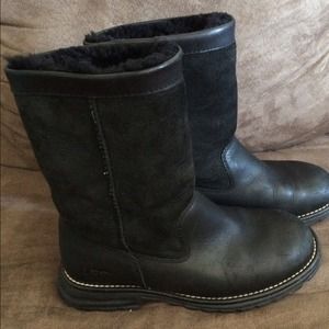 Women's Uggs black leather/suede.