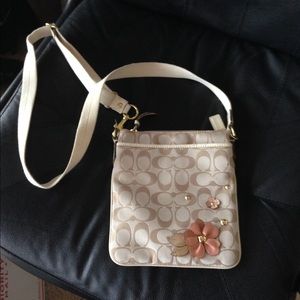 🎉SOLD WITH BUNDLE🎉🎉Coach crossbody purse