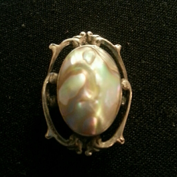 Mother of pearl pin/brooch