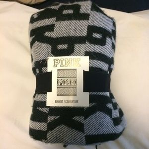 🚫SOLD🚫 VS PINK blanket