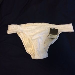 Lace VS swim bottoms 🌊☀️