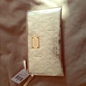Brand new NEVER WORN Michael Kors Clutch