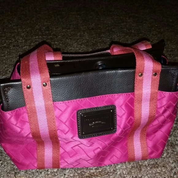 Tommy Hilfiger Handbags - Tommy Hilfiger purse like new