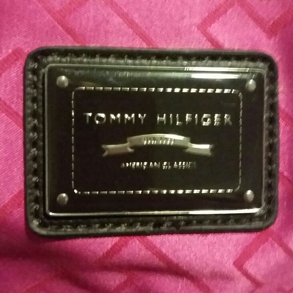 Tommy Hilfiger purse like new - Picture 2 of 4