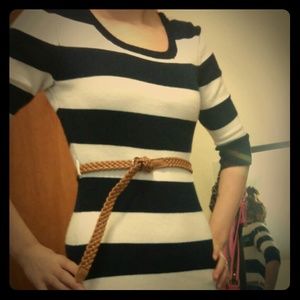 Stretch blue and white knitted dress with belt