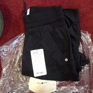 NEW! Lululemon Dance Studio Cropped Unlined