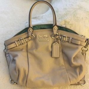 ***SOLD/TRADED***BEAUTIFUL COACH PURSE