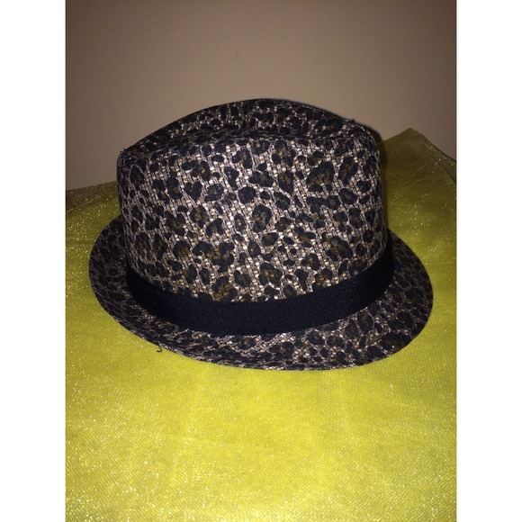 🚫SOLD🚫🌺Host Pick🌺 Cheetah Print Fedora - Picture 2 of 4