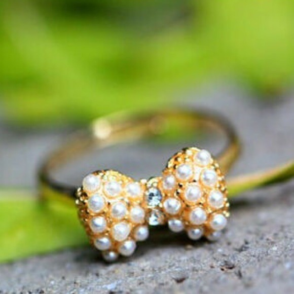 💍 ( 2 for $20 ) Cute bow ring - gold and pearl - Picture 3 of 3