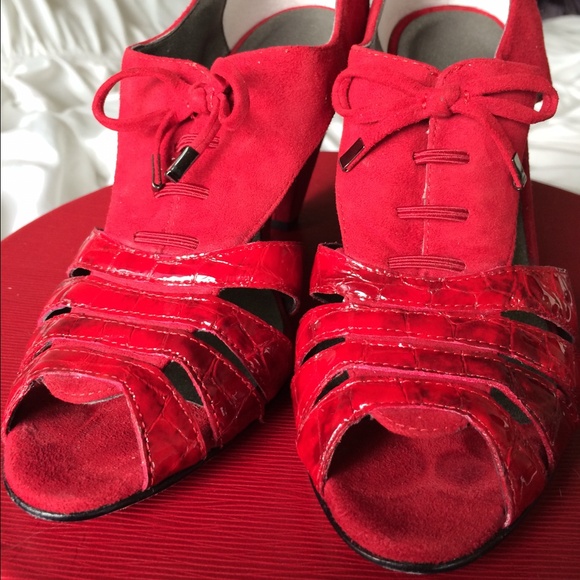 Vaneli red suede shoes. New. - Picture 2 of 4