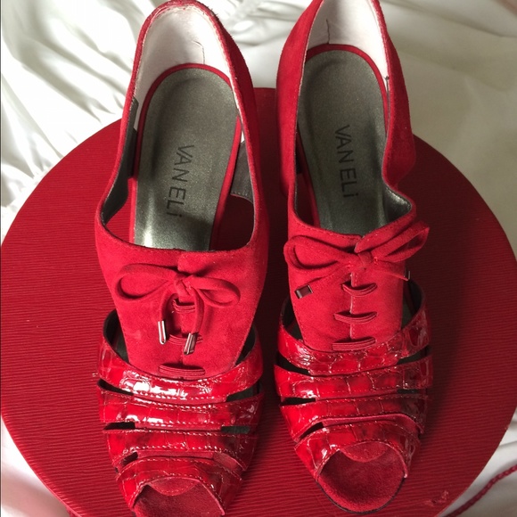 Vaneli red suede shoes. New. - Picture 3 of 4