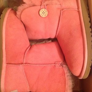 Pink uggs