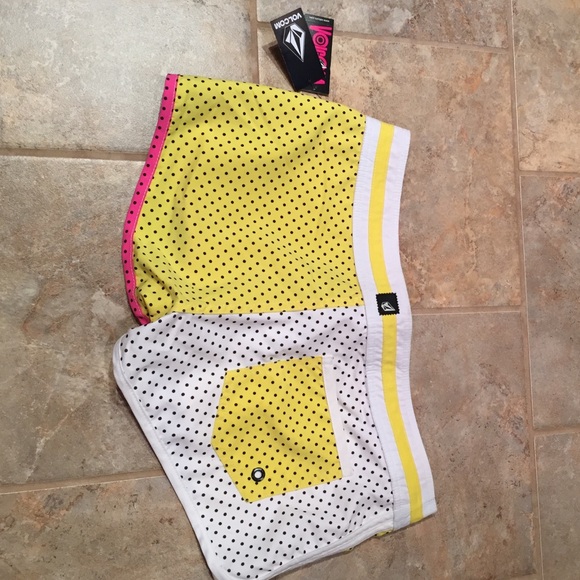 Volcom board shorts - Picture 3 of 3