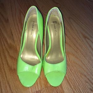Pea green peep toe