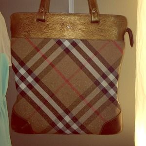 Very large Burberry shimmer shopper tote