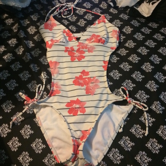 Floral one piece swim suit nwot