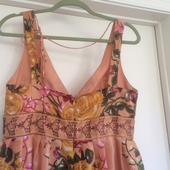 ⚡️Beautiful Peach Floral Dress⚡️ - Picture 2 of 4