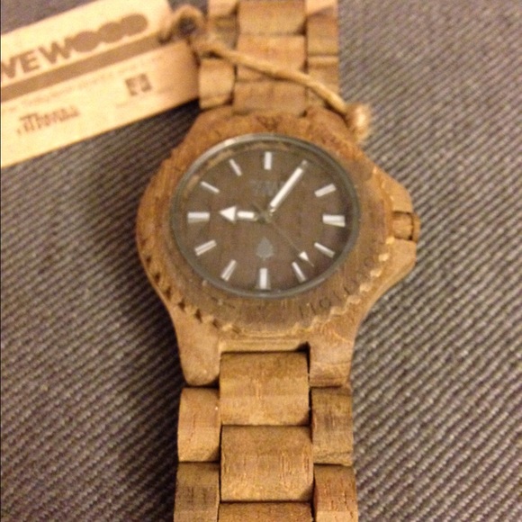 SOLD - WeWood Men's Watch - 100% Recycled - Picture 4 of 4
