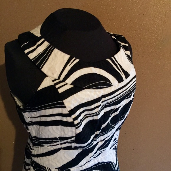 Signature by Sangria body-con zebra stripe dress