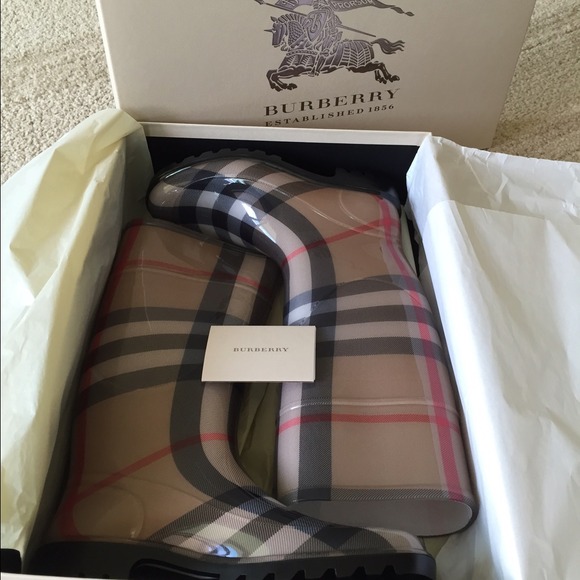 Burberry Rain boots🚫SOLD🚫 - Picture 3 of 4