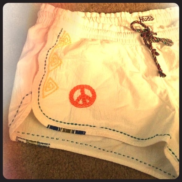 MUDs White shorts