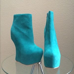 Heelless platform shoes