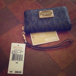 NWT MICHAEL Michael Kors Multi Function Phone Case