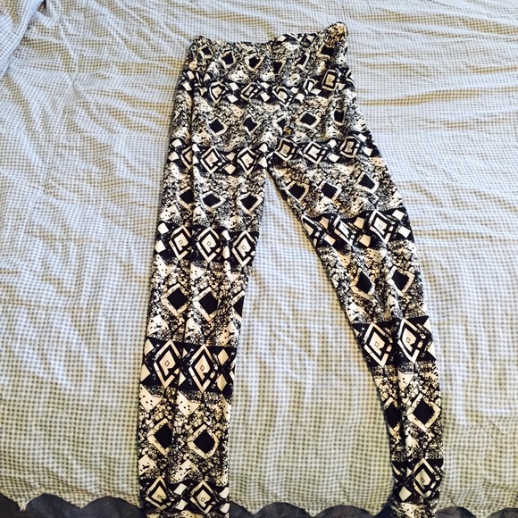 black and white tribal leggings
