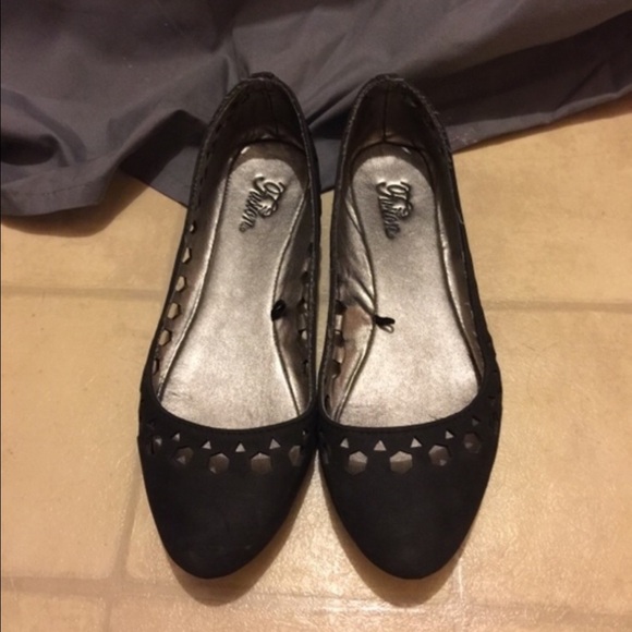 Black pointed flats - Picture 2 of 3