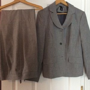 Women's business pant suit