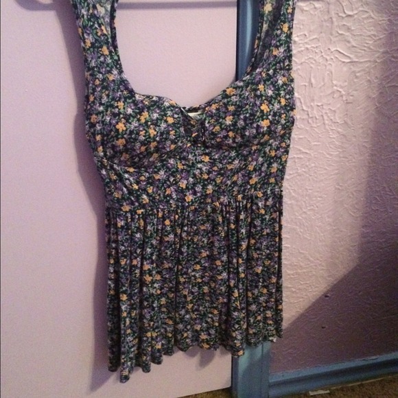 Floral open back Pac Sun shirt!