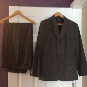 Women's pants suit