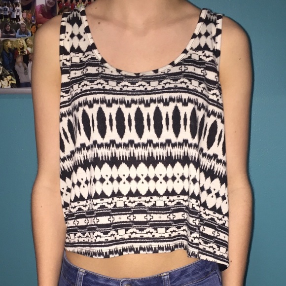 Black and white patterned crop top