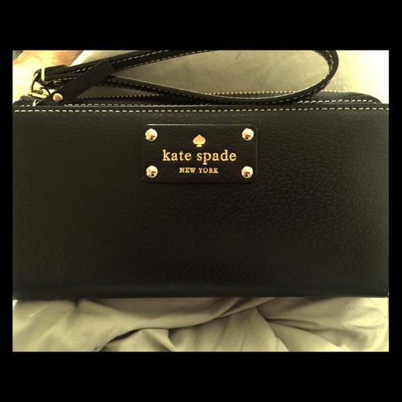 Kate spade black wristlet/ wallet  nwt