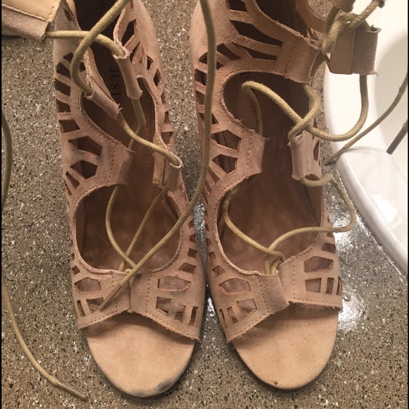 Lace heel shoes