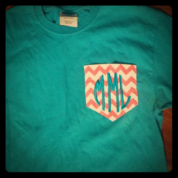Blue t-shirt with pink and white chevron pocket!