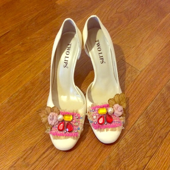Two lips shoes