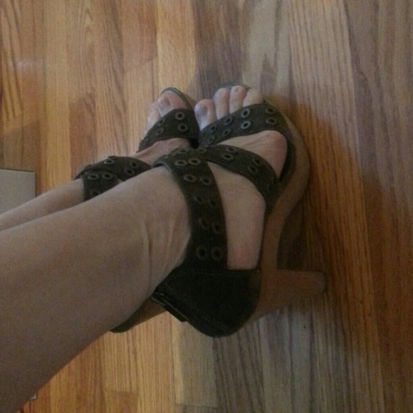 shoe - Picture 2 of 4