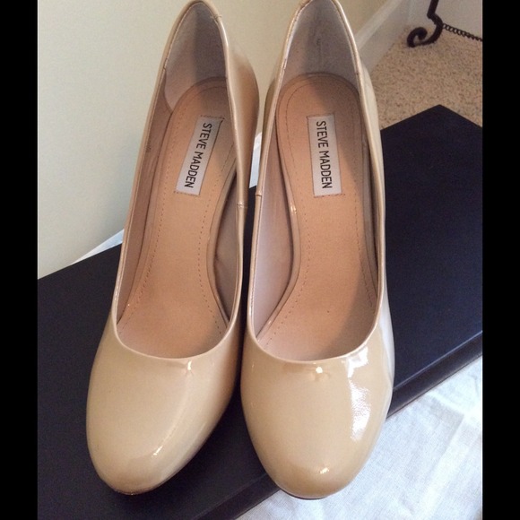 Steve Madden 3 inch Nude Pumps - Picture 2 of 3