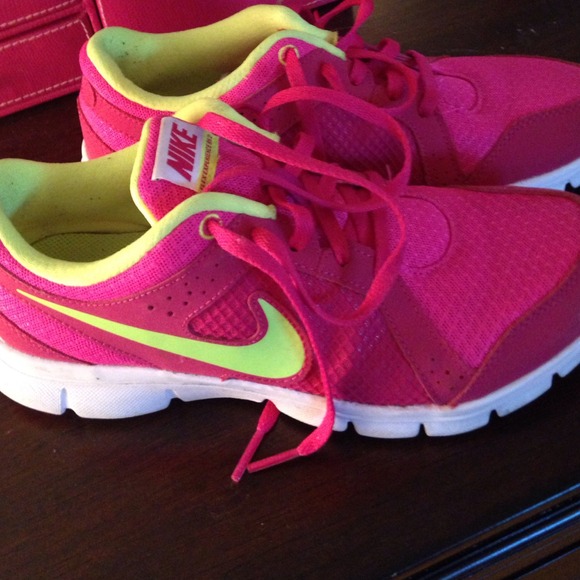 Nike flex sneakers