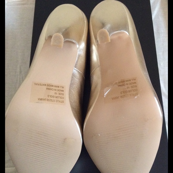 Kendall Heel GOLD size 10- new! Never worn! - Picture 3 of 3