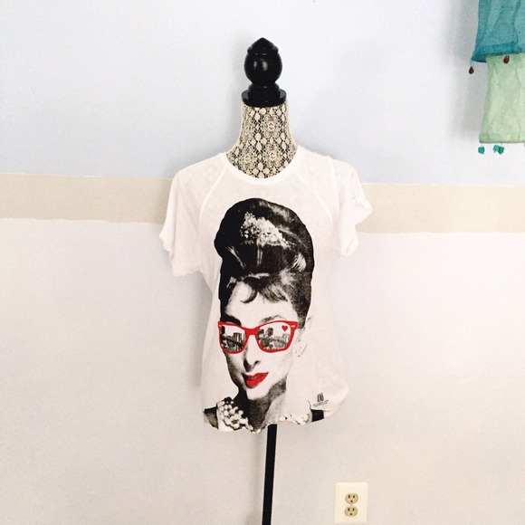 Tops - Audrey graphic tee